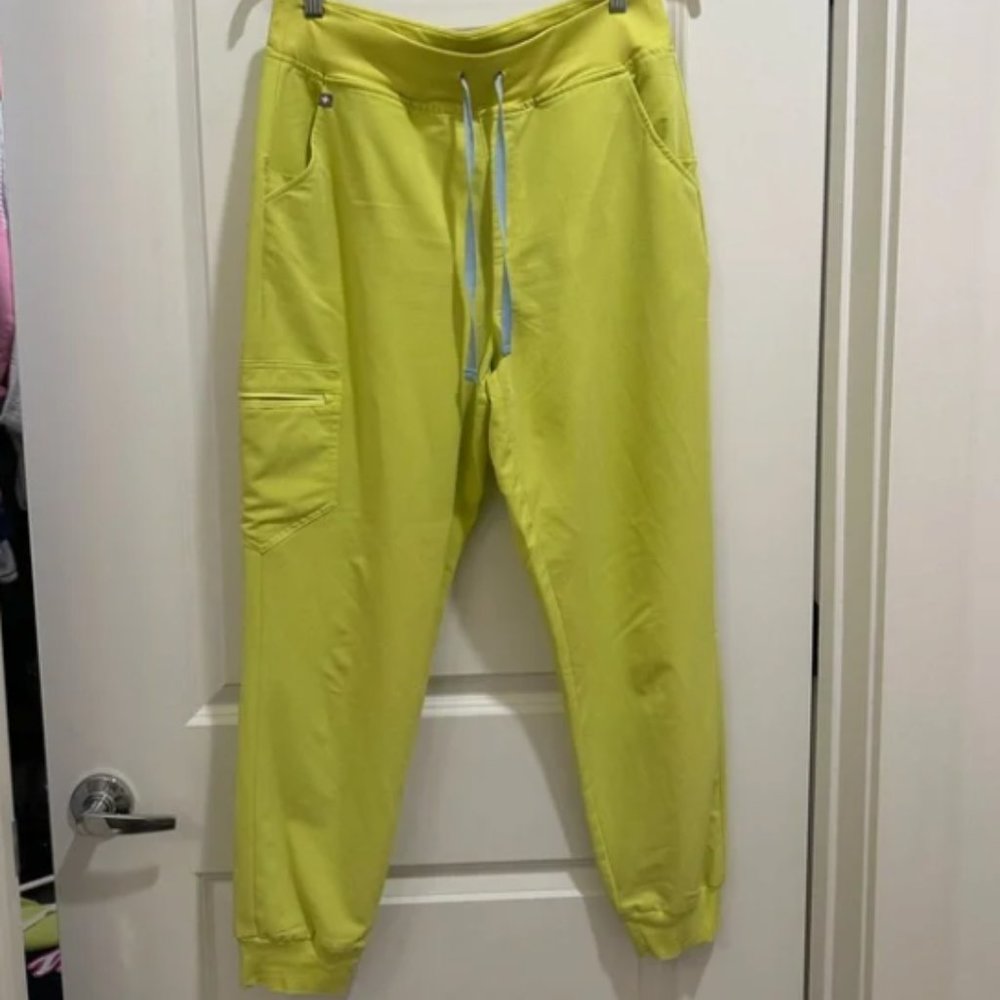 Figs Lime Green Scrub Set - Picture 7 of 12